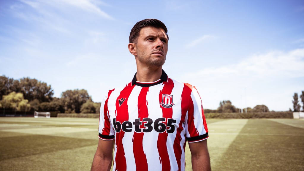 What does Aaron Cresswell offer&nbsp;Stoke?